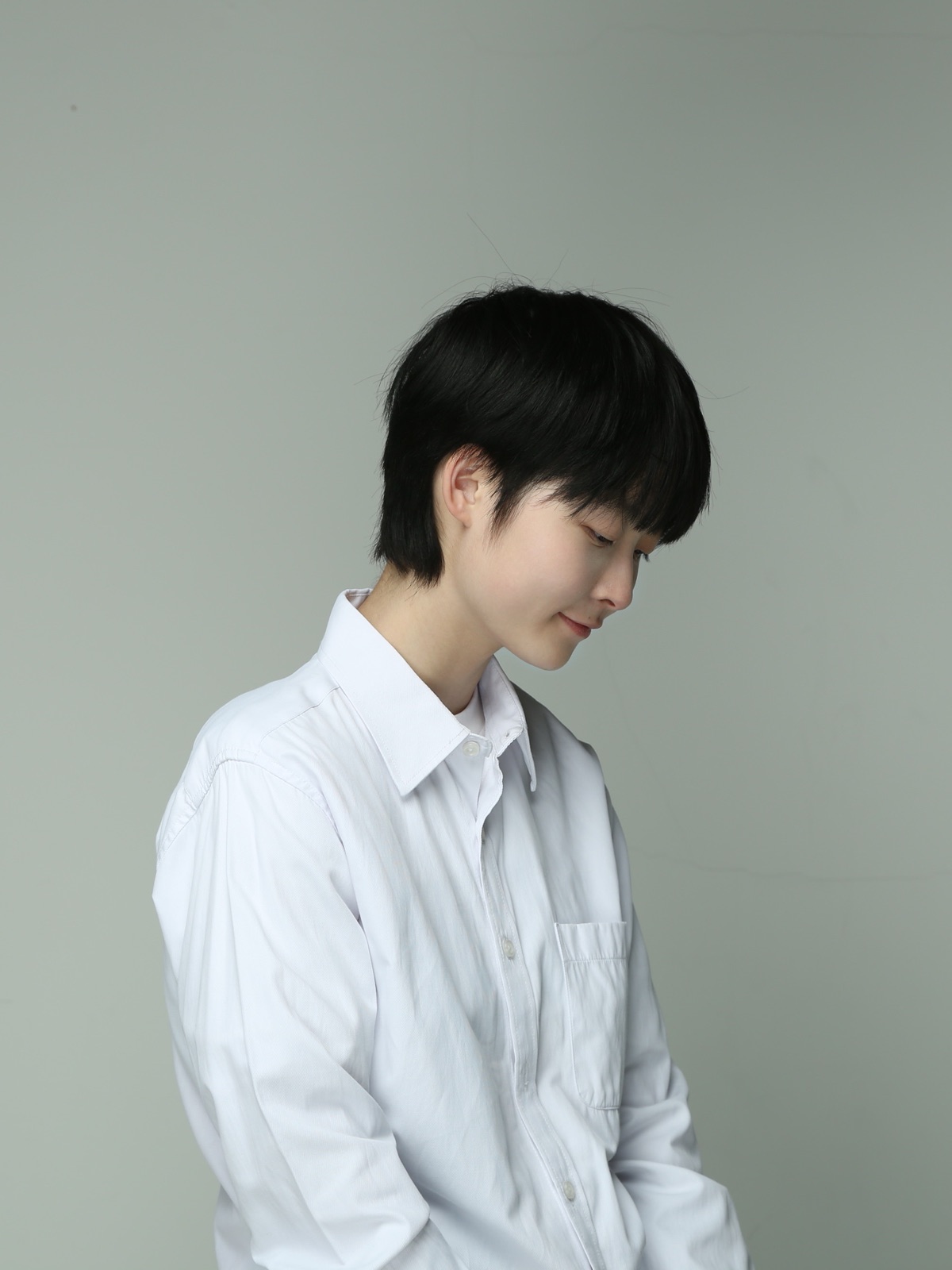 Portrait of Xie Yihan in a white shirt